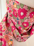 Petit triangle en 117,5 cm de longueur et 18 cm de hauteur en Liberty de coton doublé