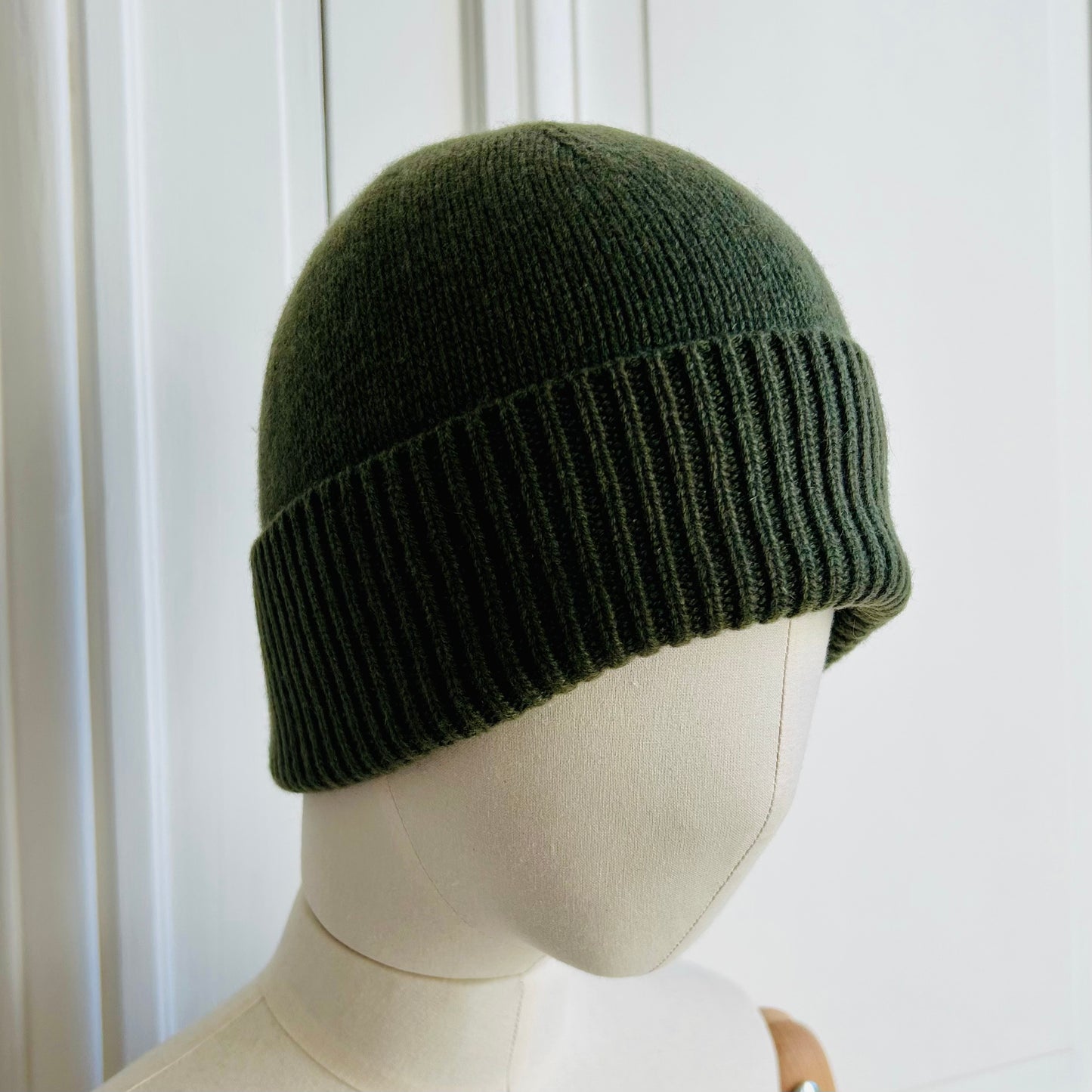 Bonnet a revers 100% cachemire vert armée