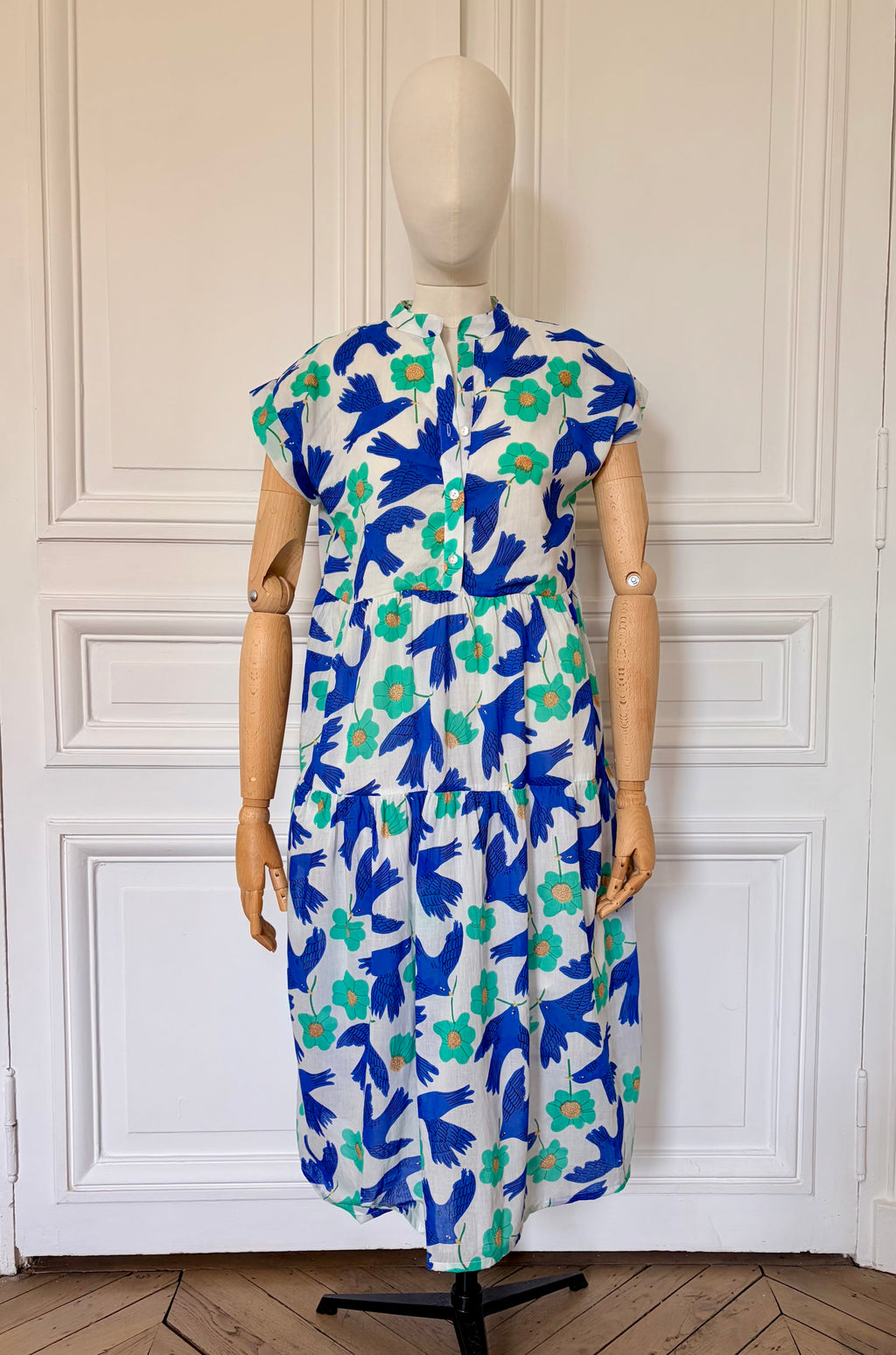 Robe à manches courtes et volants