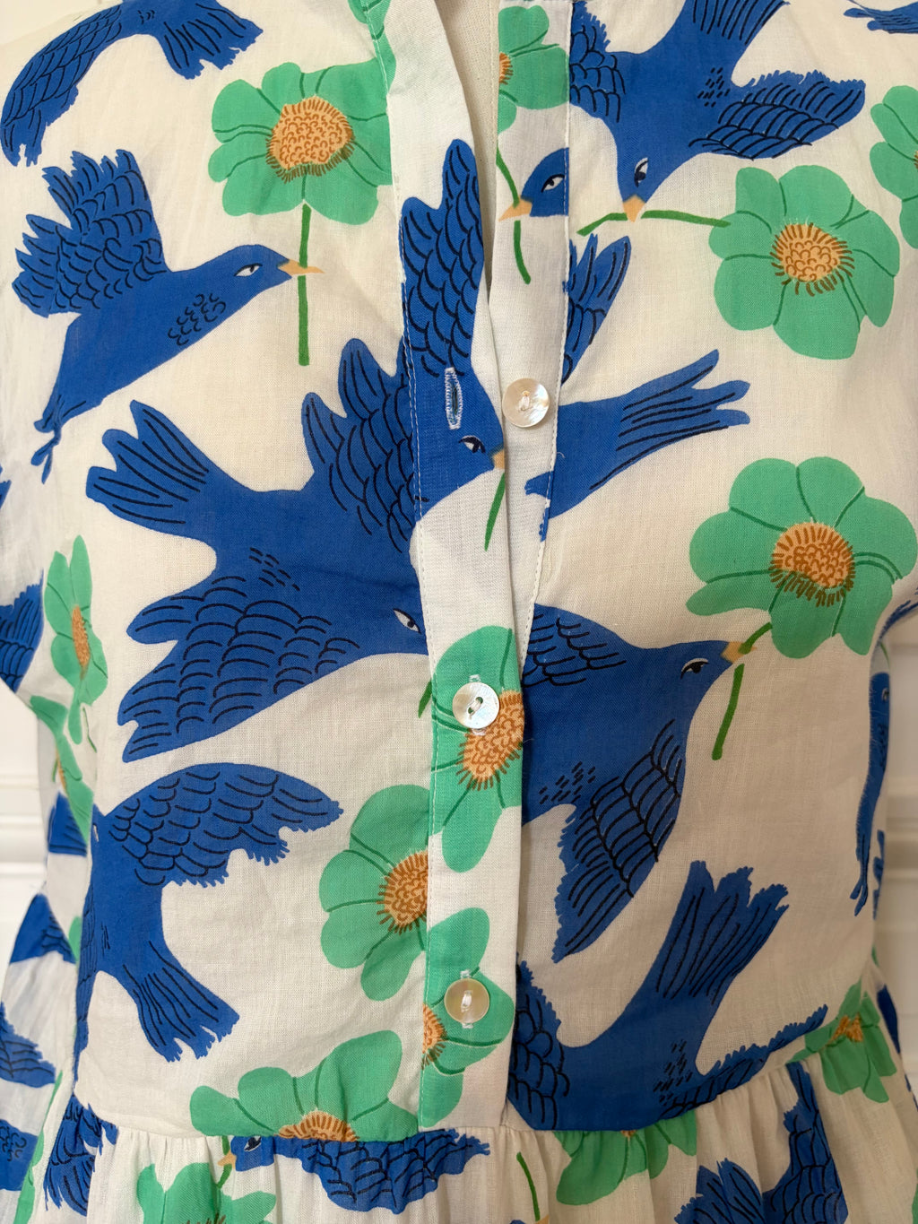 Robe à manches courtes et volants
