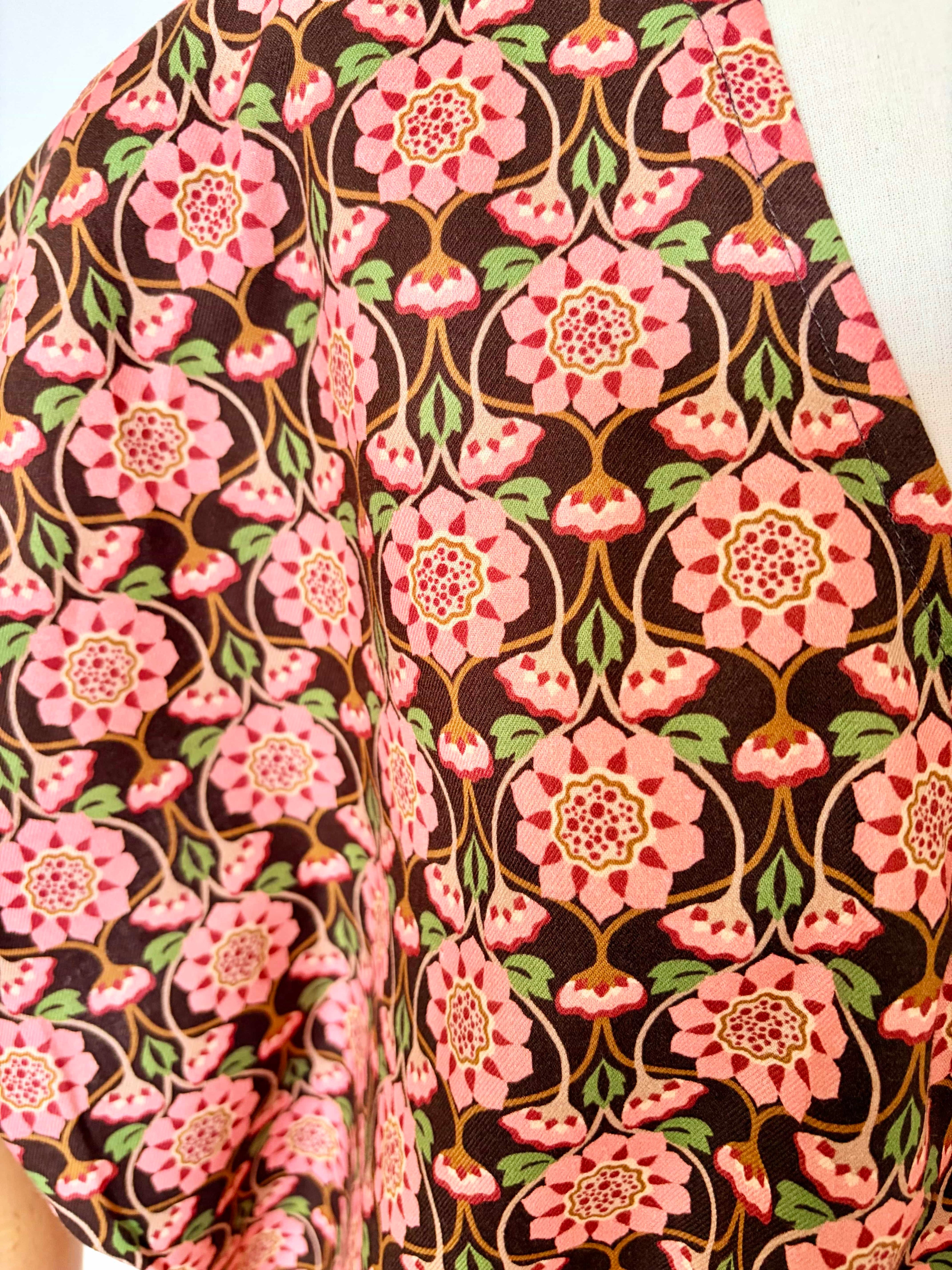 Robe en V courte en Lantana Liberty fabriquée en France