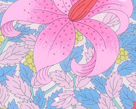 Triangle en 140 cm de longueur et 47 cm de hauteur en Liberty de coton doublé