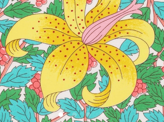 Triangle en 140 cm de longueur et 47 cm de hauteur en Liberty de coton doublé