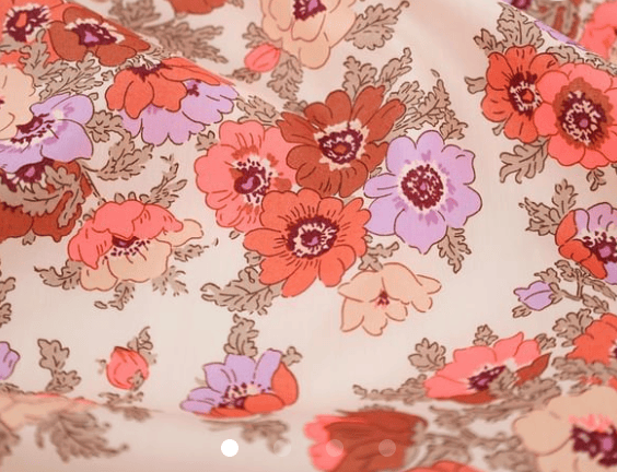 Triangle en 140 cm de longueur et 47 cm de hauteur en Liberty de coton doublé