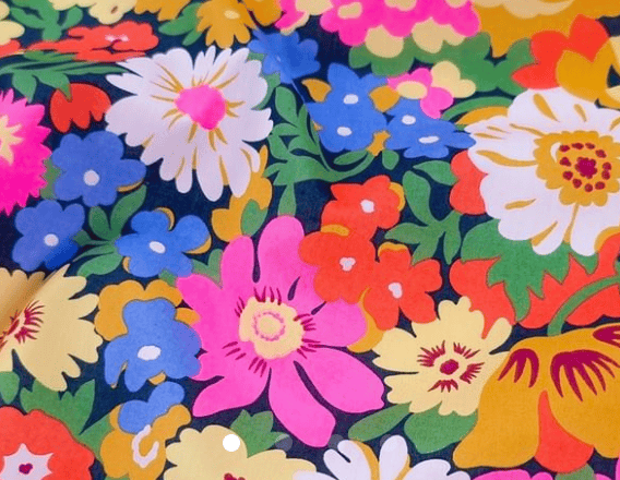 Triangle en 140 cm de longueur et 47 cm de hauteur en Liberty de coton doublé