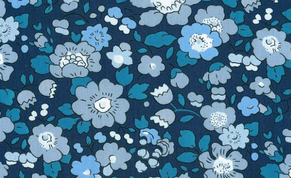 Triangle en 140 cm de longueur et 47 cm de hauteur en Liberty de coton doublé