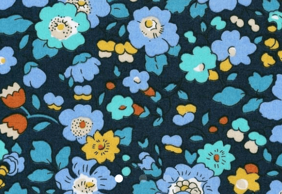 Triangle en 140 cm de longueur et 47 cm de hauteur en Liberty de coton doublé