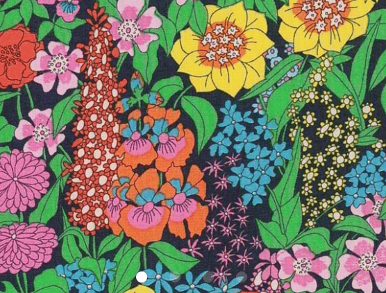 Triangle en 140 cm de longueur et 47 cm de hauteur en Liberty de coton doublé