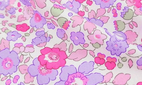 Triangle en 140 cm de longueur et 47 cm de hauteur en Liberty de coton doublé