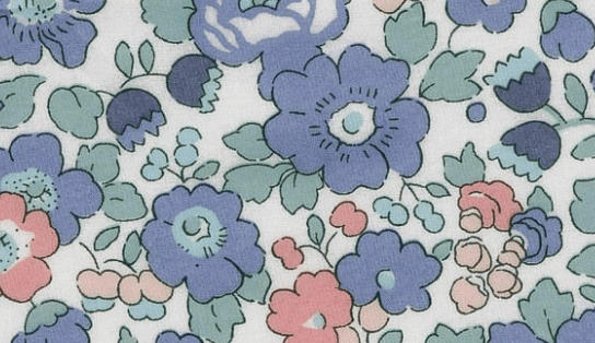 Triangle en 140 cm de longueur et 47 cm de hauteur en Liberty de coton doublé