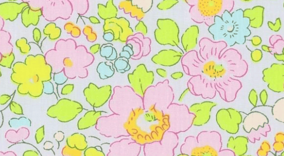 Triangle en 140 cm de longueur et 47 cm de hauteur en Liberty de coton doublé