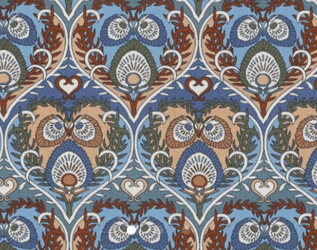 Triangle en 140 cm de longueur et 47 cm de hauteur en Liberty de coton doublé