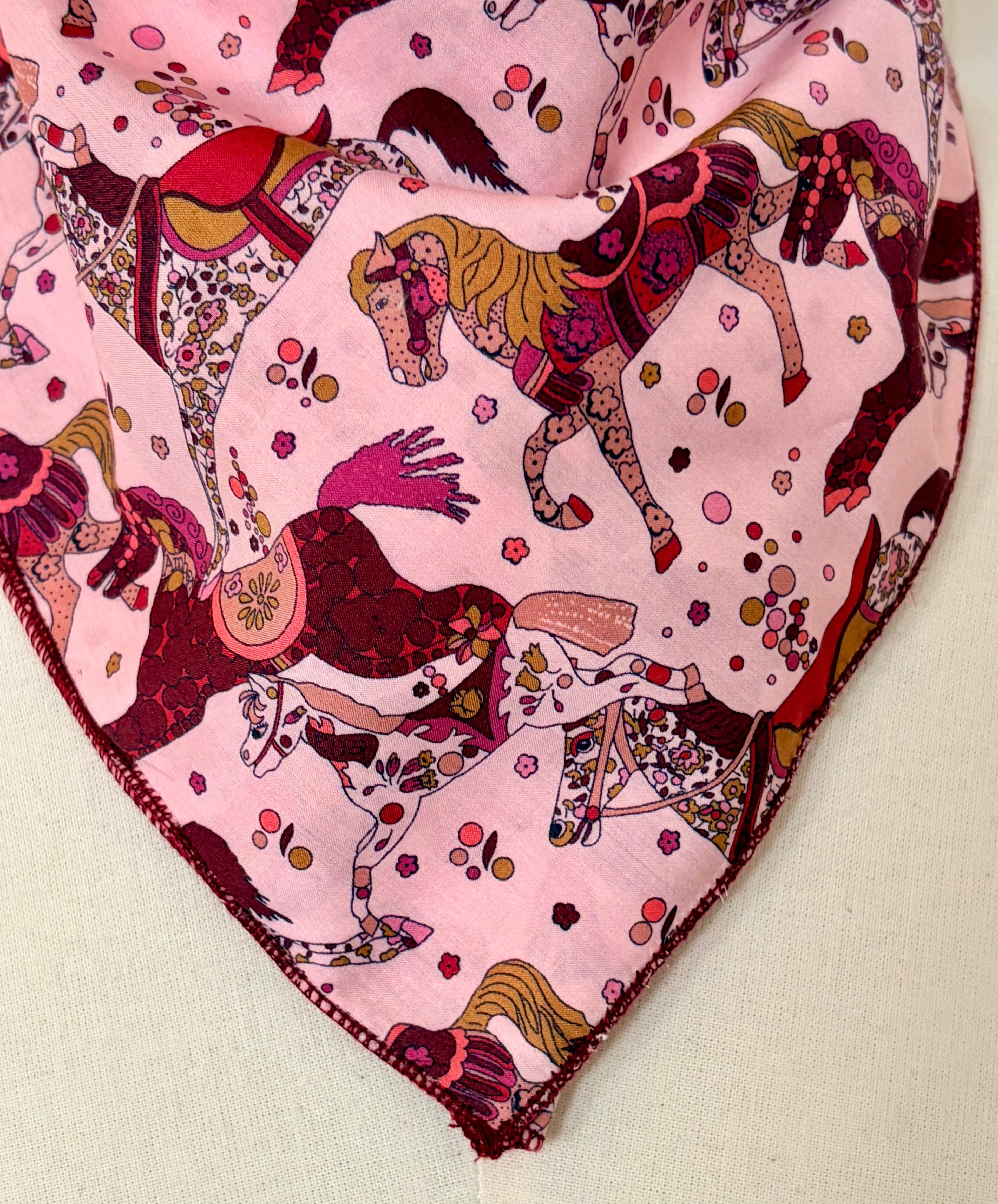 Carré 50x50 cm en Liberty de coton doublé et surjeté