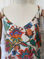 Robe aux bretelles réglables aux genoux imprimée en viscose