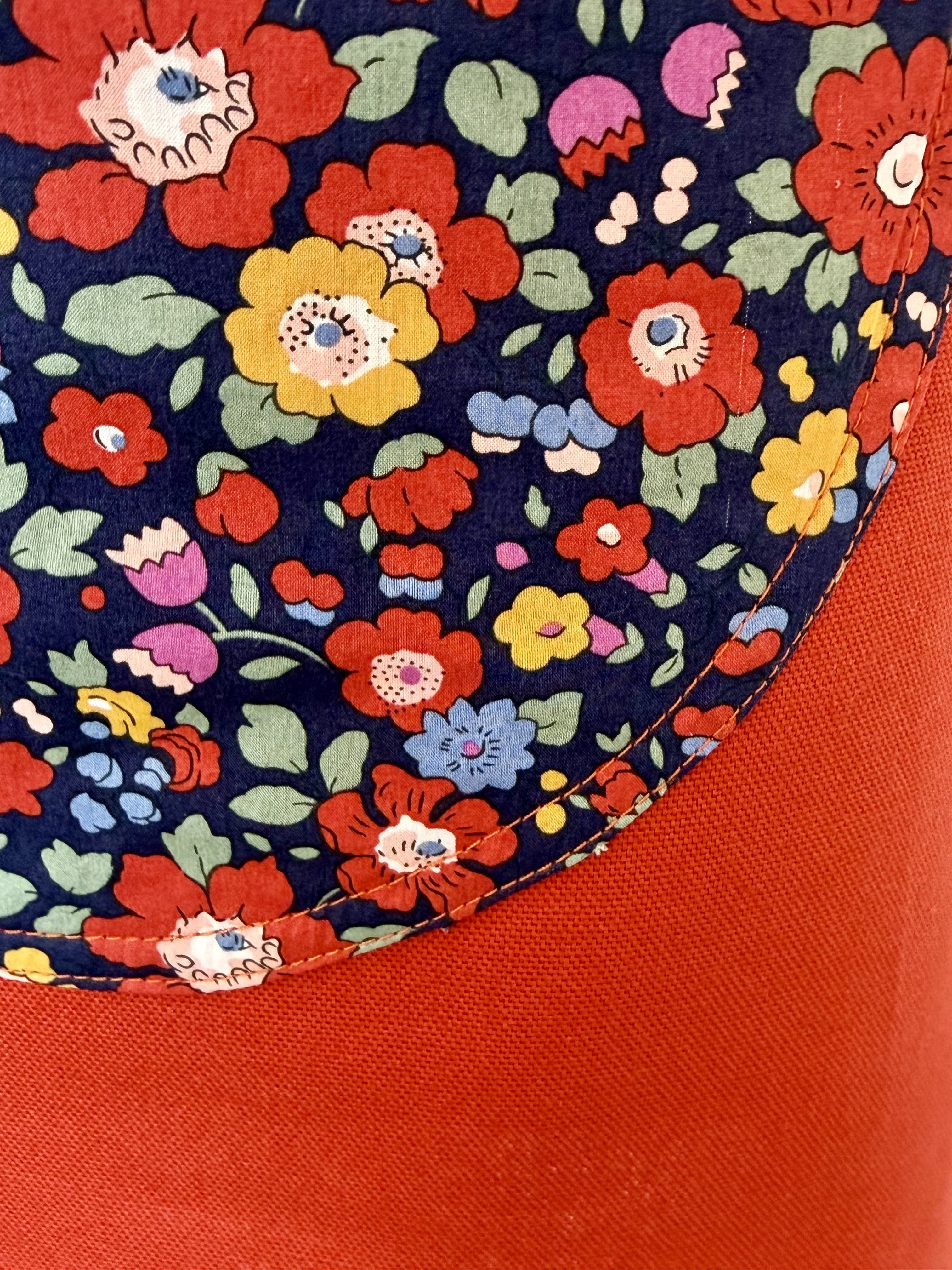 Tablier à volants en coton et Liberty fabriqué en France