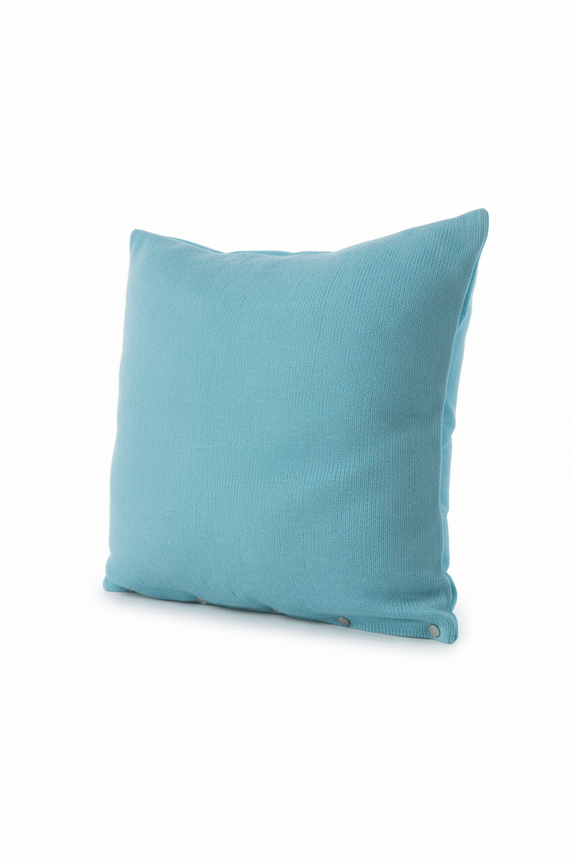 Coussin 50x50cm bleu ciel tricoté en France 58% cachemire 42% lin