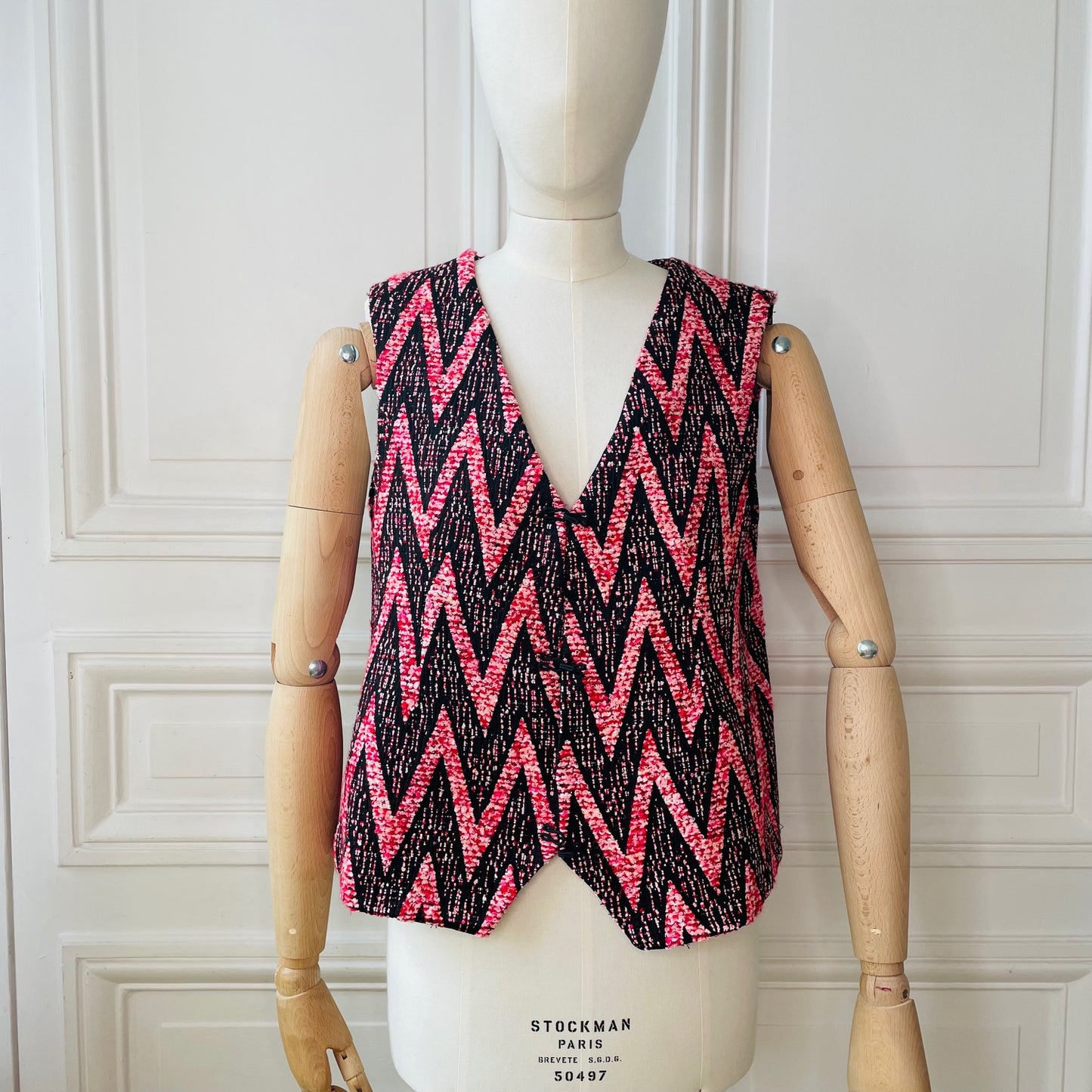 Gilet en tweed noir et rose fabriqué en France