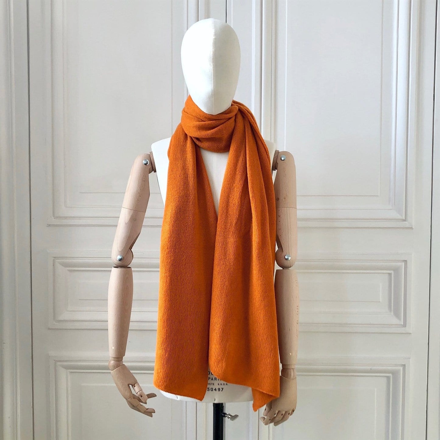 Echarpe orange bouddhiste tricotée en France 200x60 cm 100% cachemire maille mousseuse