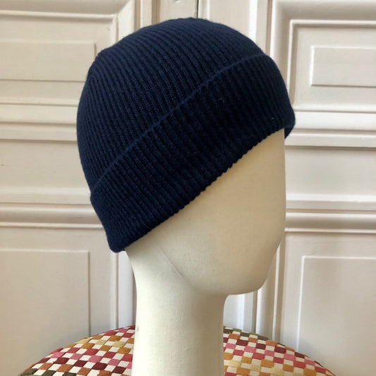 Bonnet bleu marine à fines cotes tricoté en France 100% cachemire
