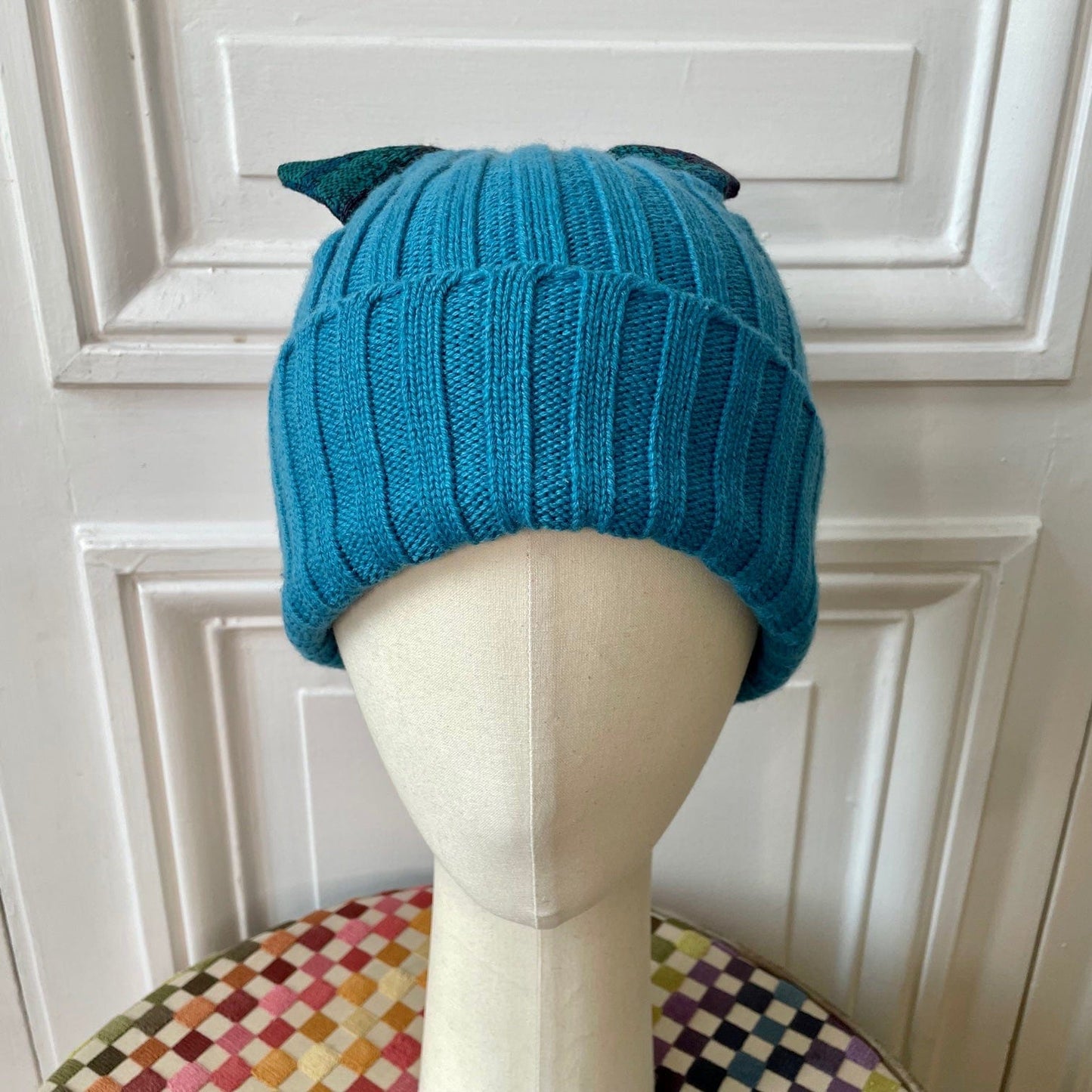 Bonnet marin à côtes bleu avec oreilles en tweed tricoté en France 100% cachemire