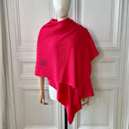 Etole rose fuschia tricotée en France avec broderie noire space invader 200x60 cm 100% cachemire maille serrée