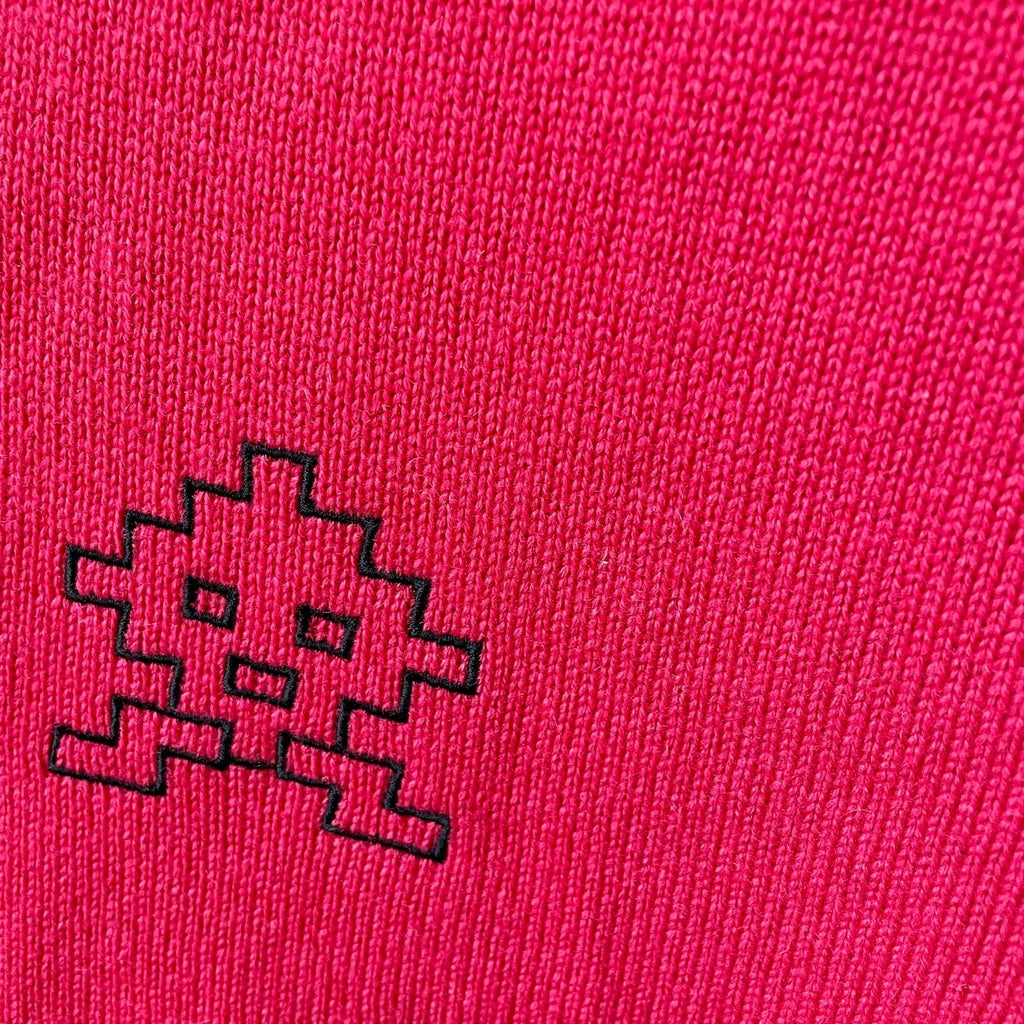 Etole rose fuschia tricotée en France avec broderie noire space invader 200x60 cm 100% cachemire maille serrée