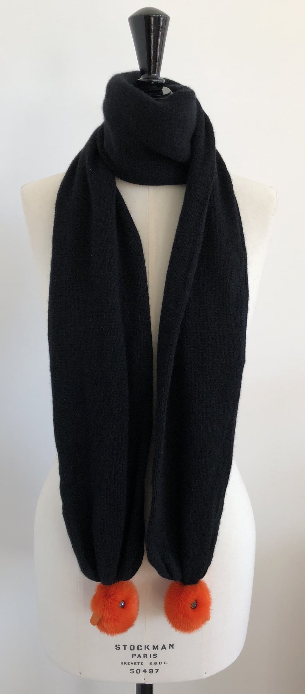 Echarpe Evesome à pompons canaris en fourrure en maille 100% cachemire -  Evesome scarf with 100% cashmere knit fur pompoms