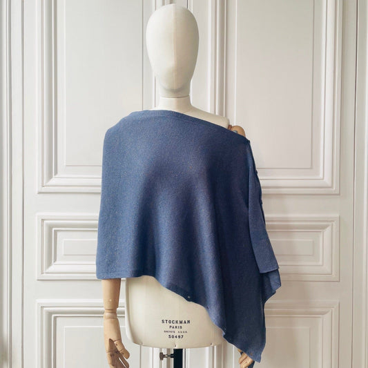 Echarpe multipositions bleu jean à boutons tricotée en France 58% cachemire 42% lin
