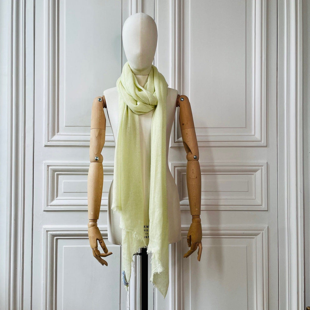 Etole à bords frangés jaune pâle tricotée en France 58% cachemire 42% lin 250x60 cm