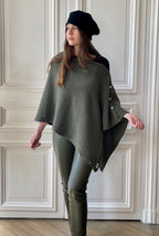 Echarpe vert armée multipositions à boutons tricotée en France 100% cachemire maille serrée