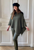 Echarpe vert armée multipositions à boutons tricotée en France 100% cachemire maille serrée