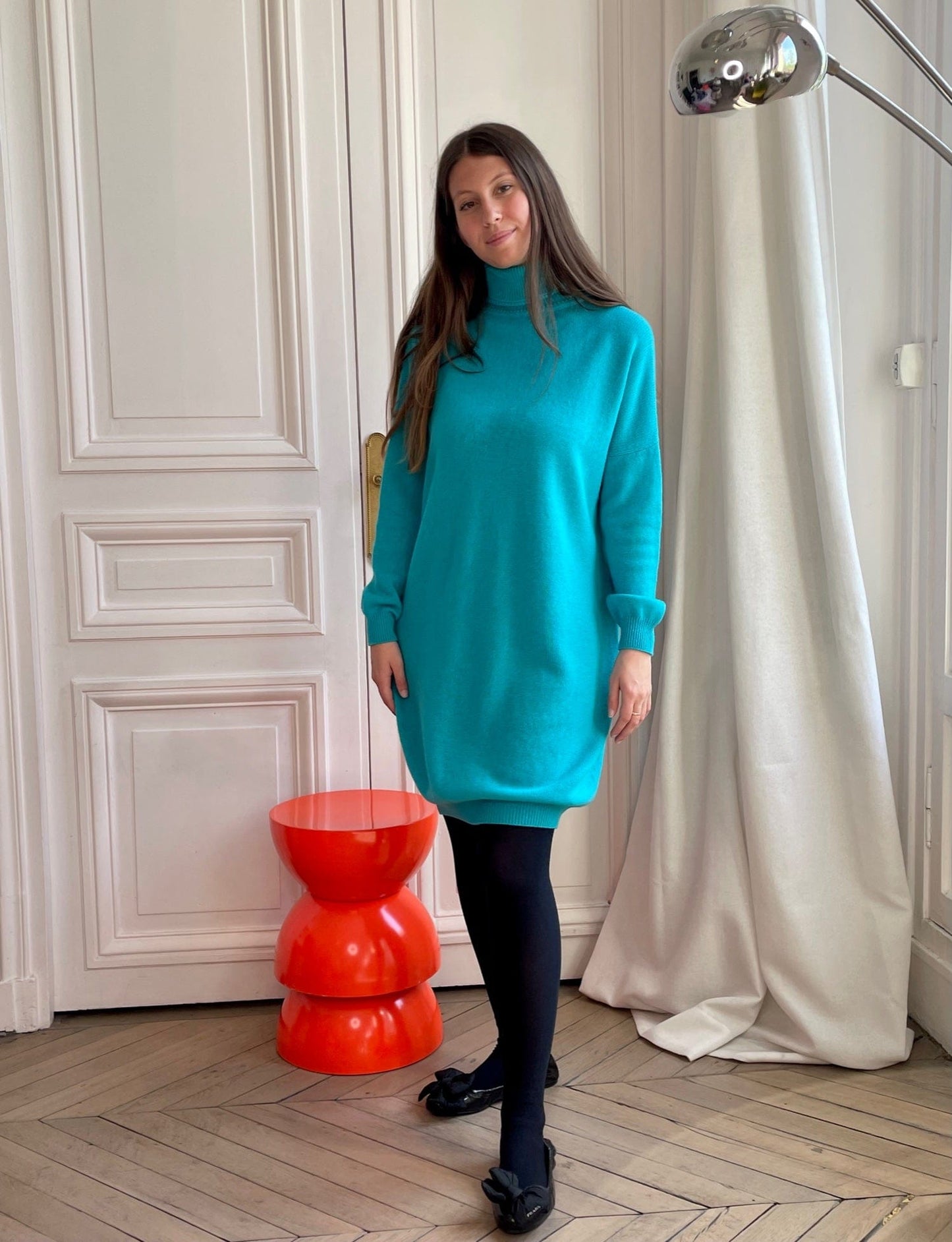 Robe pull col roulé longueur genoux coloris turquoise tricotée en France 100% cachemire