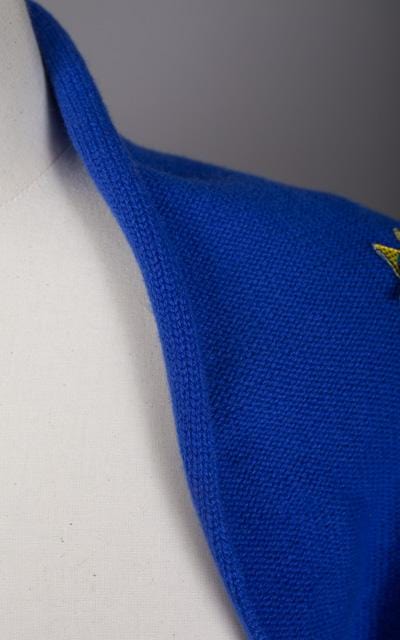 Pull bandeau bleu klein avec patch OMG tricoté en France 100% cachemire
