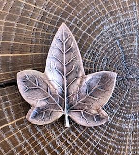 Broche Feuille de lierre cuivrée Evesome - Evesome Copper Ivy Leaf Brooch