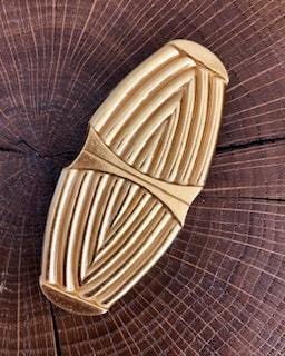 Broche Art déco dorée Evesome - Golden Art Deco Brooch Evesome