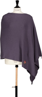Maxi poncho avec patch Evesome maille serrée 100% cachemire - Maxi poncho with Evesome patch tight mesh 100% cashmere