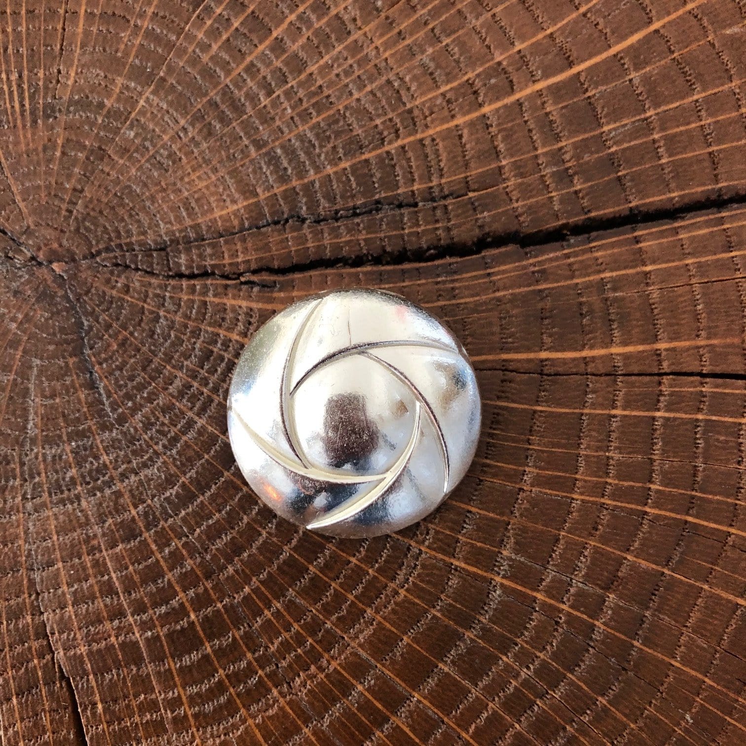 Broche Boucle bouton argentée