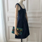 Pochette Louise en tweed turquoise rose, jaune et marine perroquets tissé et fabriquée en France