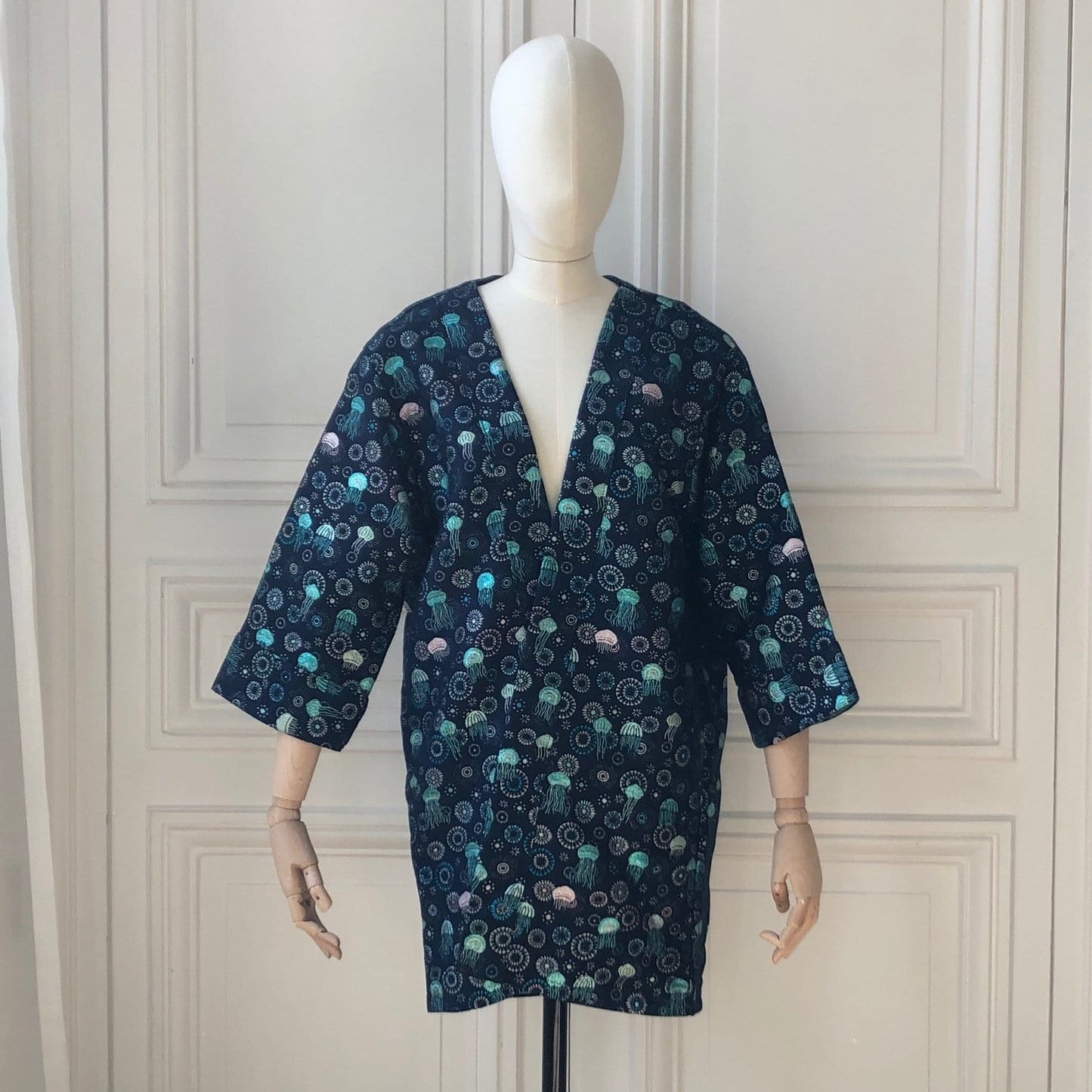 Kimono en tweed bleu, turquoise et argent méduses tissé et fabriqué en France