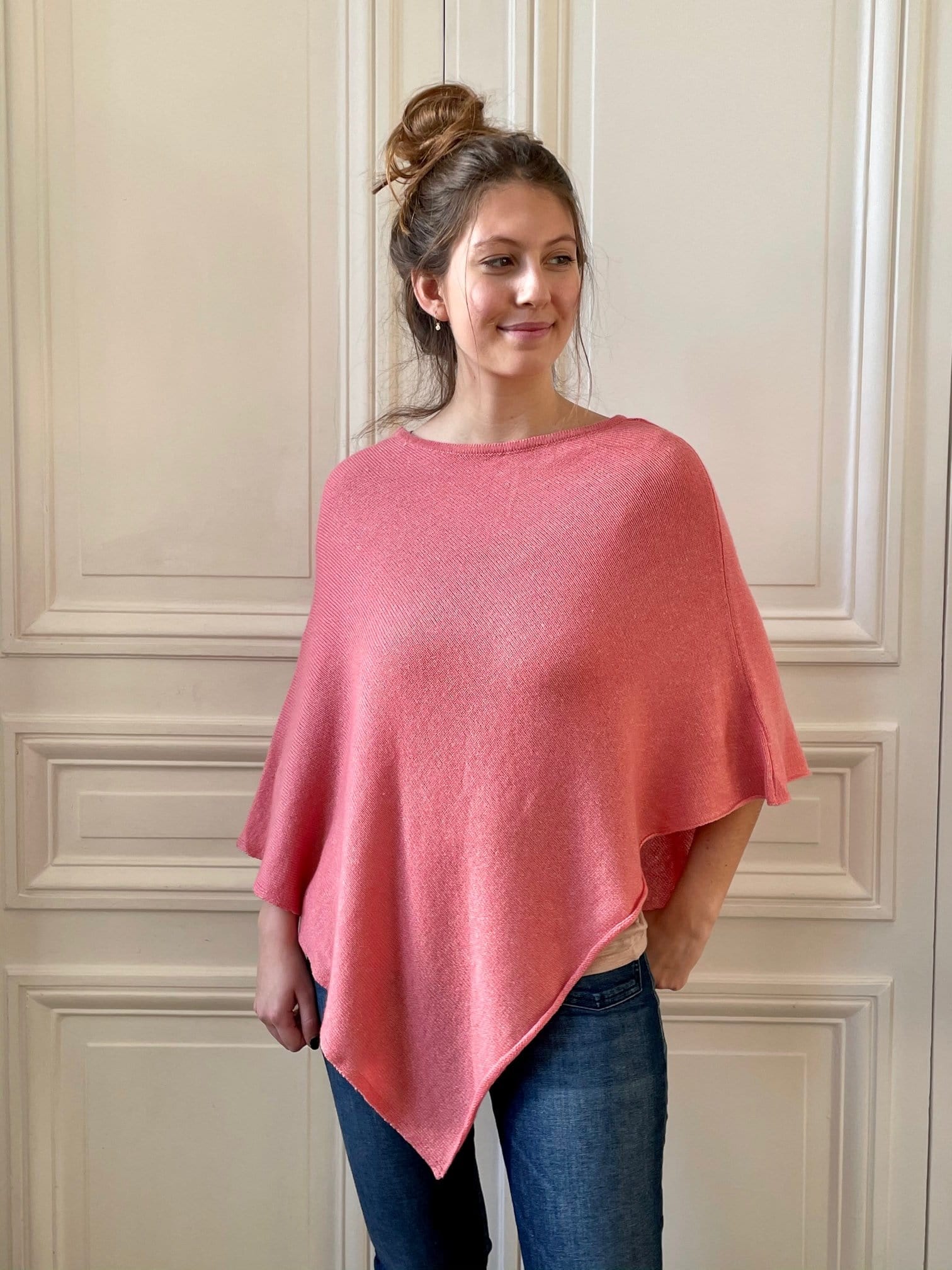 Poncho corail en pointe tricoté en France 58% cachemire 42% lin