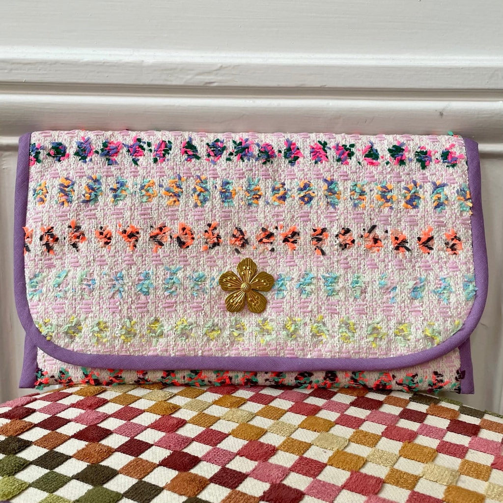 Pochette Alexandre en tweed rose tendre, lilas, jaune moutarde, orange, vert amande et rose fluo tissé et fabriquée en France