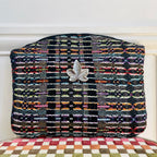 Pochette Armand en tweed noir, vert, bleu, orange tissé et fabriquée en France